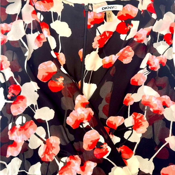 DKNY Black w/ Cherry Blossom Design V-Neck Sleeveless Draped Front Dress Size 10 - Picture 3 of 4